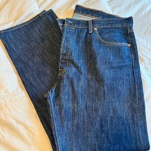 Men's Levi's dark denim size 40x34
